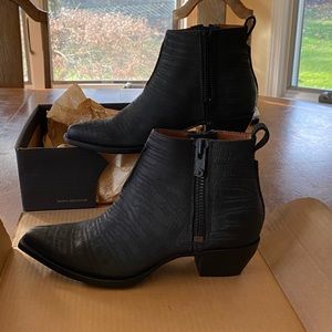 Frye Sacha Moto Shortie BLK sz 9 Never Worn